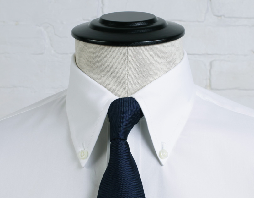 buttoned collar
